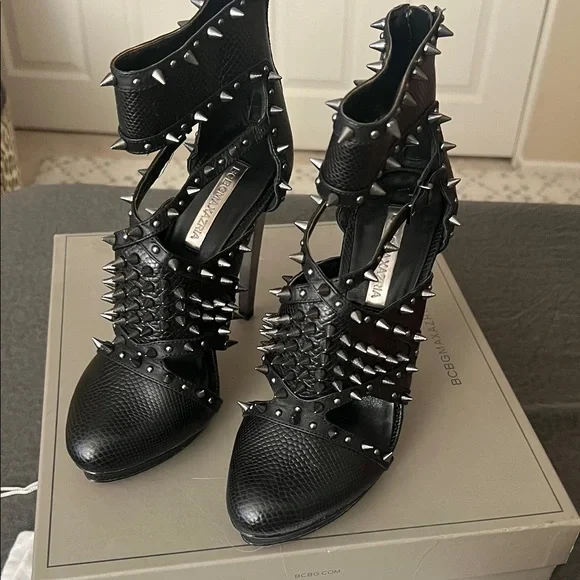 BCBG Hersh black leather stud heels Studded size 8 - Picture 3 of 11